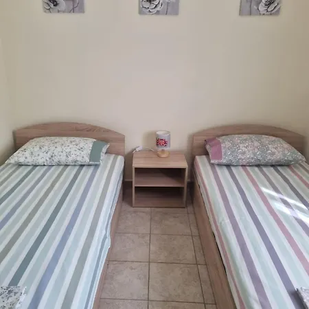 Beekeeper's House Appartement Kokkinokhoma